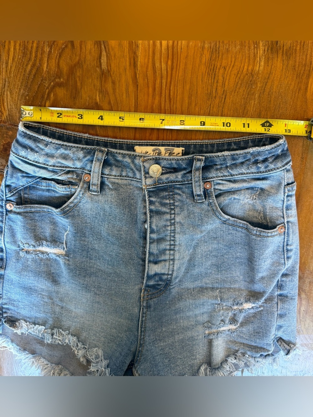 We The Free Curvy High-Waist Distressed Denim Shorts - Light Blue Size 27 - Picture 5 of 8